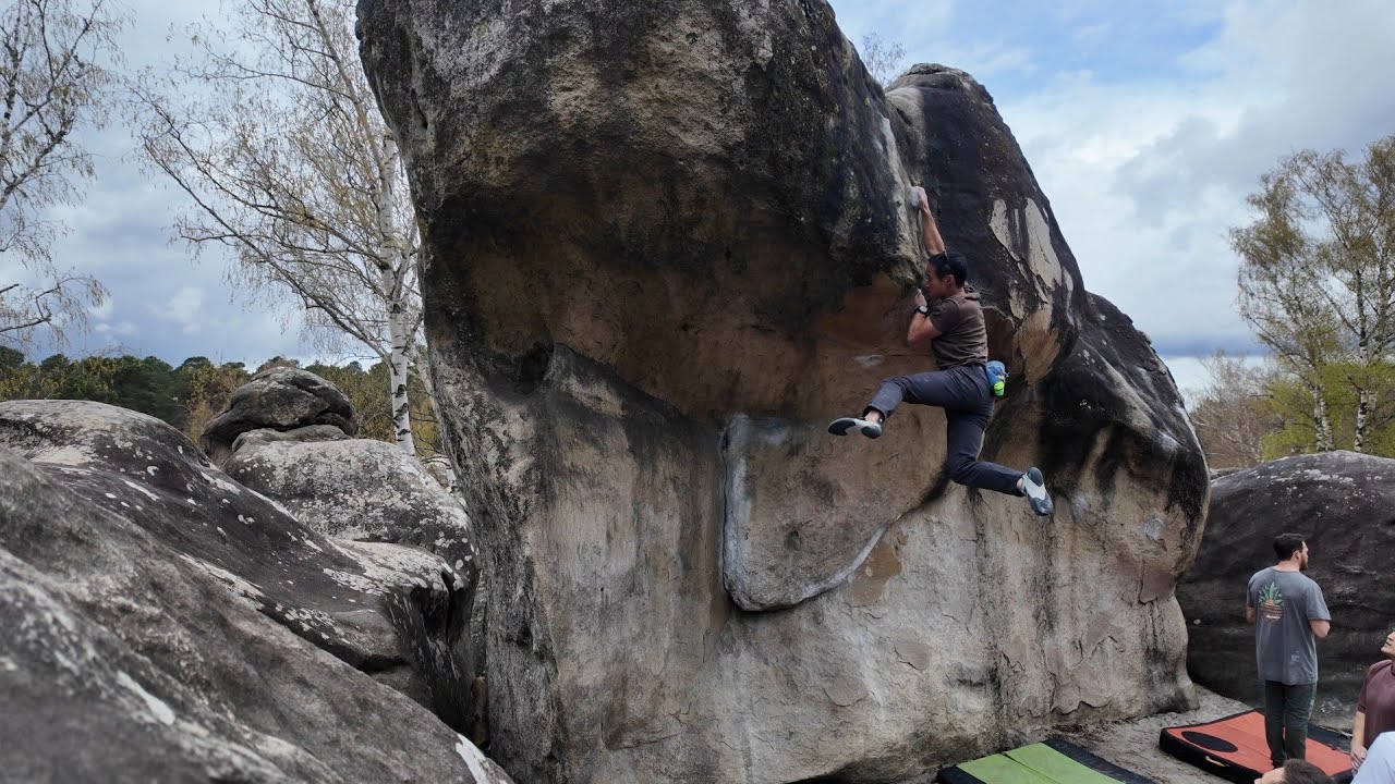 Fontainebleau Bouldering: Le Toit du Cul de Chien (7a)
