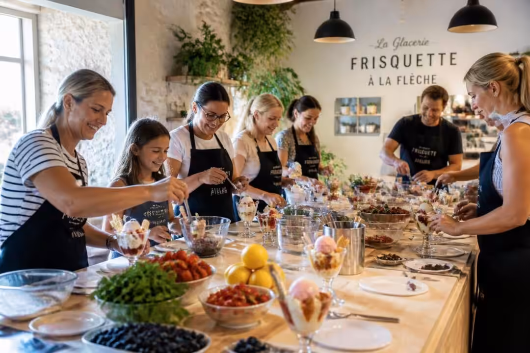 découvrez l'atelier culinaire rafraîchissant organisé par la glacerie frisquette à la flèche, une expérience gourmande et conviviale autour de délicieuses glaces artisanales.
